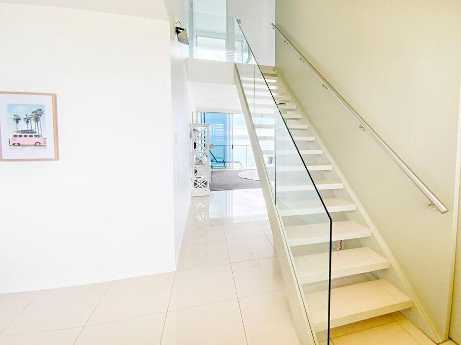 Air On Broadbeach Beachfront 2Level Stunning Apartment With 180 Degree Views Голд-Кост Экстерьер фото